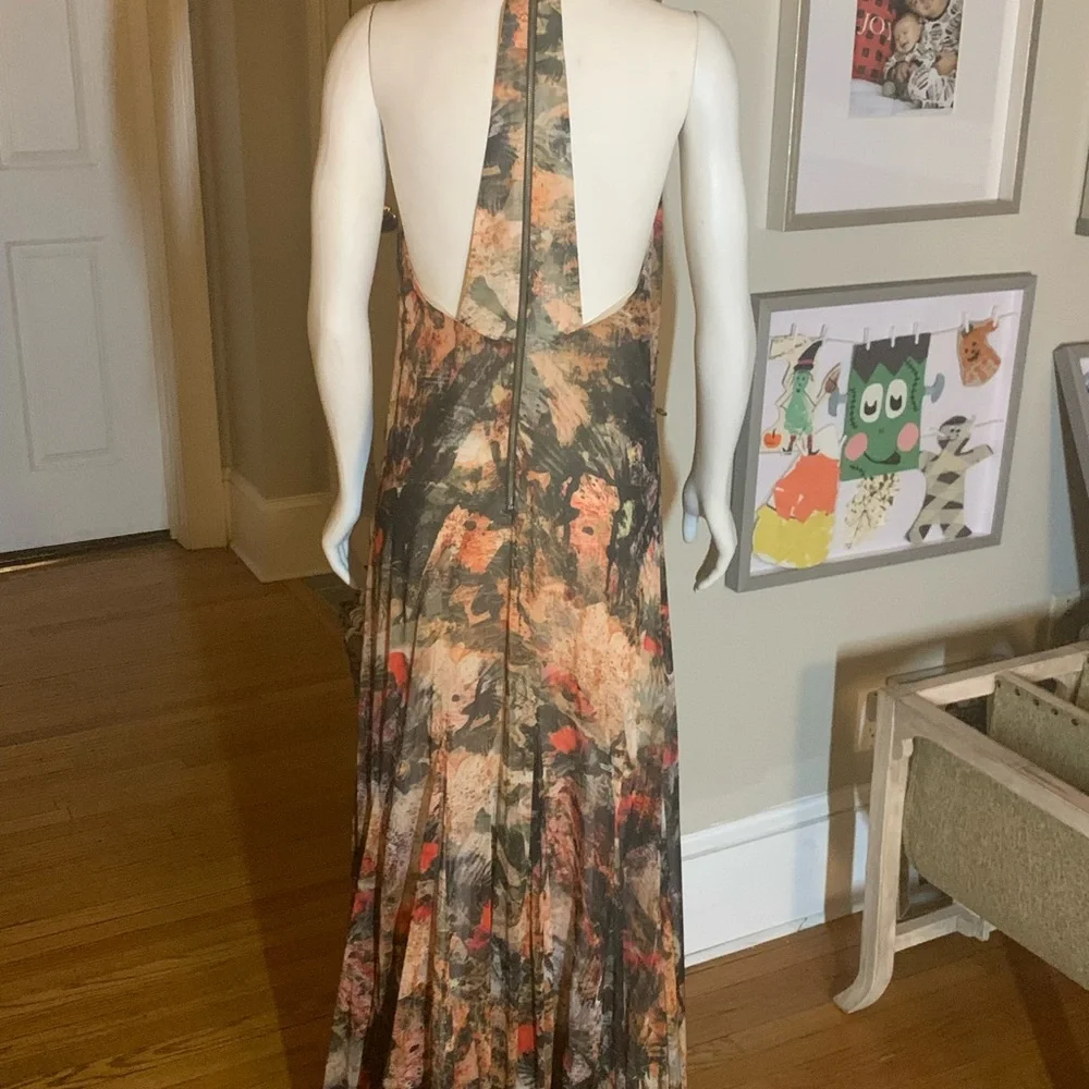 Alice + Olivia gorgeous gown. Unique beading at the top. The colors are fab! Am - Picture 4 of 15